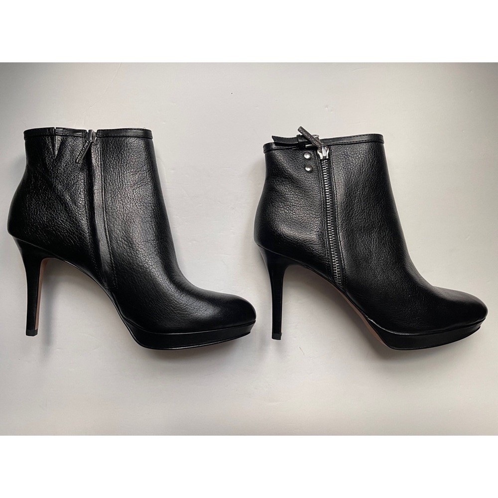 Donald Pliner Elina - TC leather bootie in sz 8.